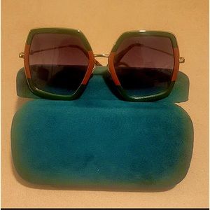 AUTHENTIC GUCCI SUNGLASSES WITH CASE